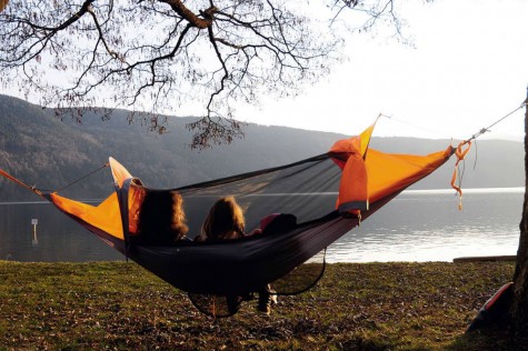 Fák között, levegőben is lehet sátorozni